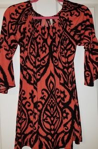 Women's loose stretchy top by cezanne. Size Large